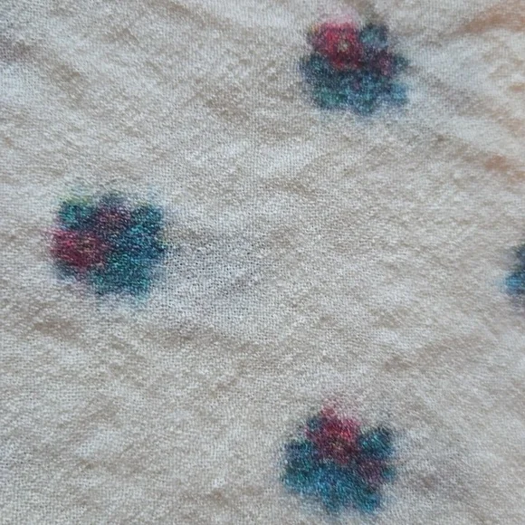 Floral Roses Patterned Cream Scarf - Picture 4 of 9